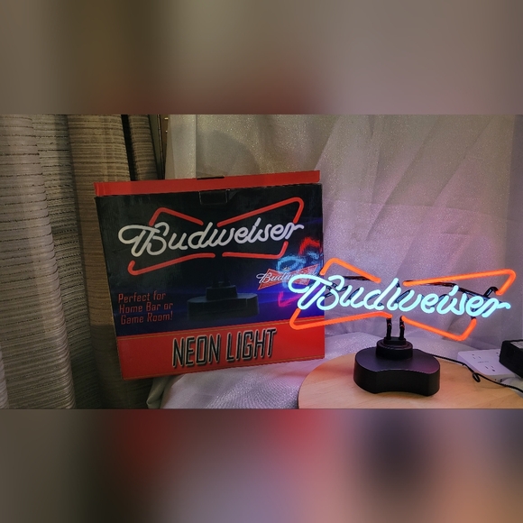 BUDWEISER Beer NEON GAS Light Bar Pub Sign Light Red Bow Tie - Picture 5 of 11